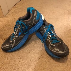 Men’s Brooks Ghost Sneakers Size 11